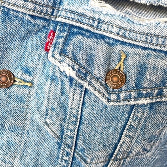 Brand New Levi's Ex-Boyfriend Trucker Jean Jacket Button Up Denim Distressed - Picture 5 of 15